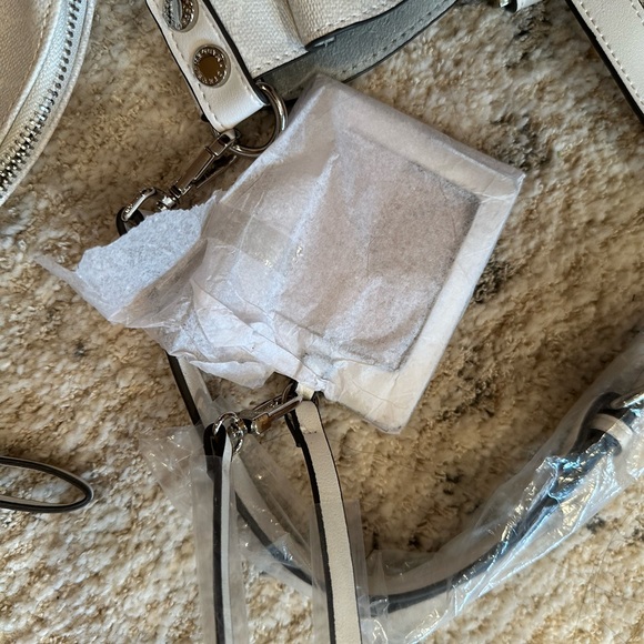 Steve Madden White Logo Handbag with Clutch and Keychain Card Holder - Picture 6 of 7